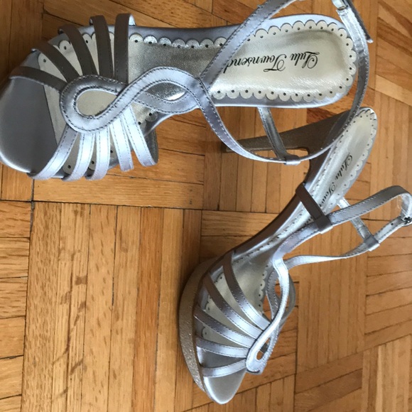 Lulu Townsend Heels - Picture 1 of 2